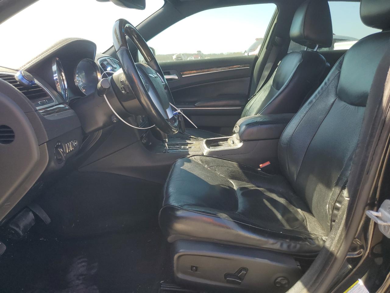 2011 Chrysler 300 - Image 7