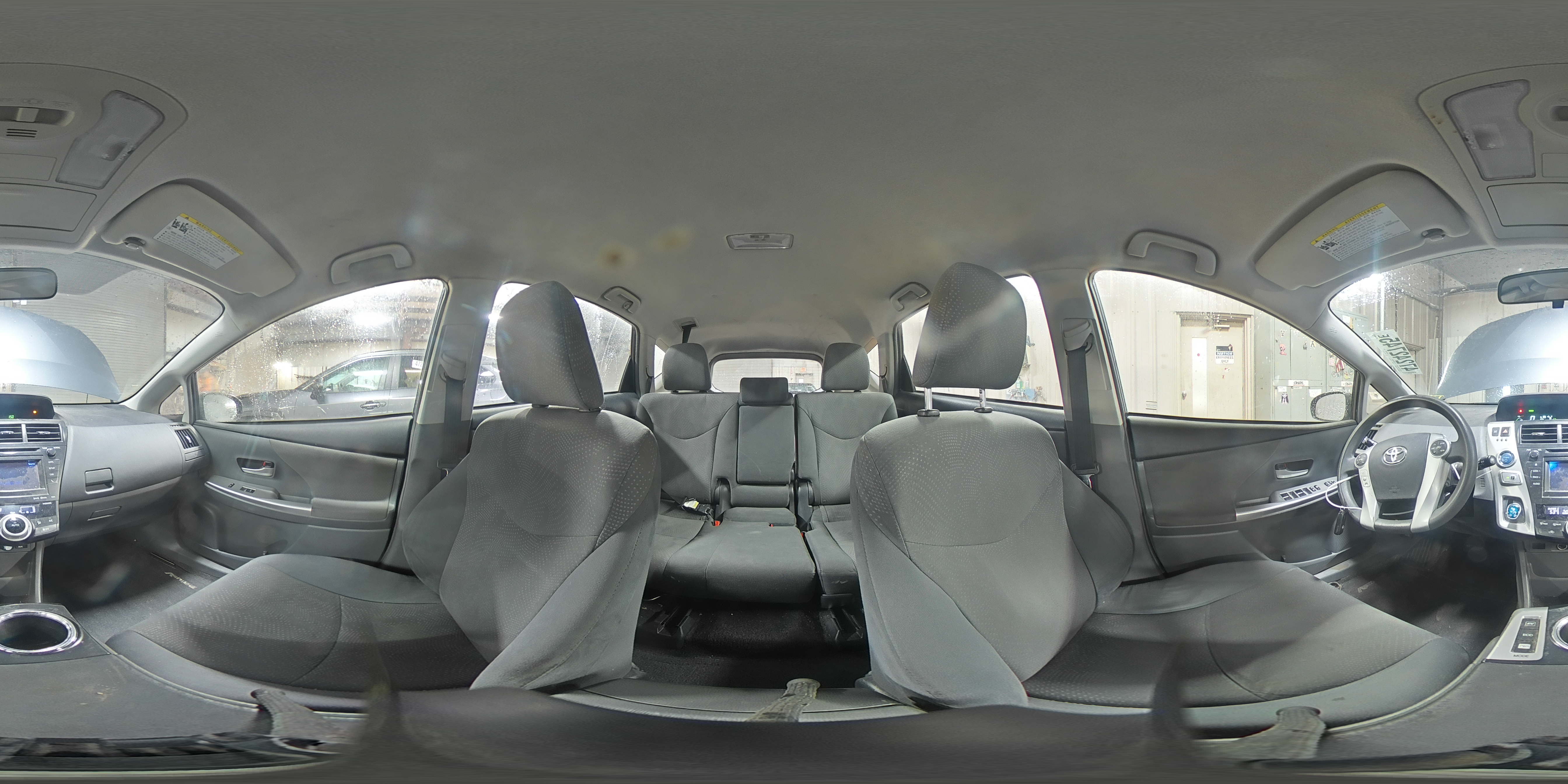 2013 Toyota Prius - Image 15