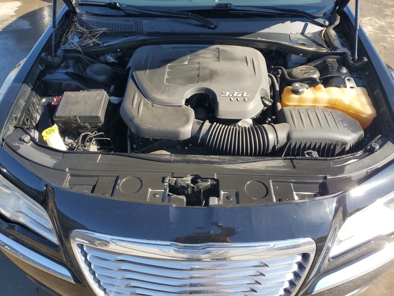 2012 Chrysler 300 - Image 11