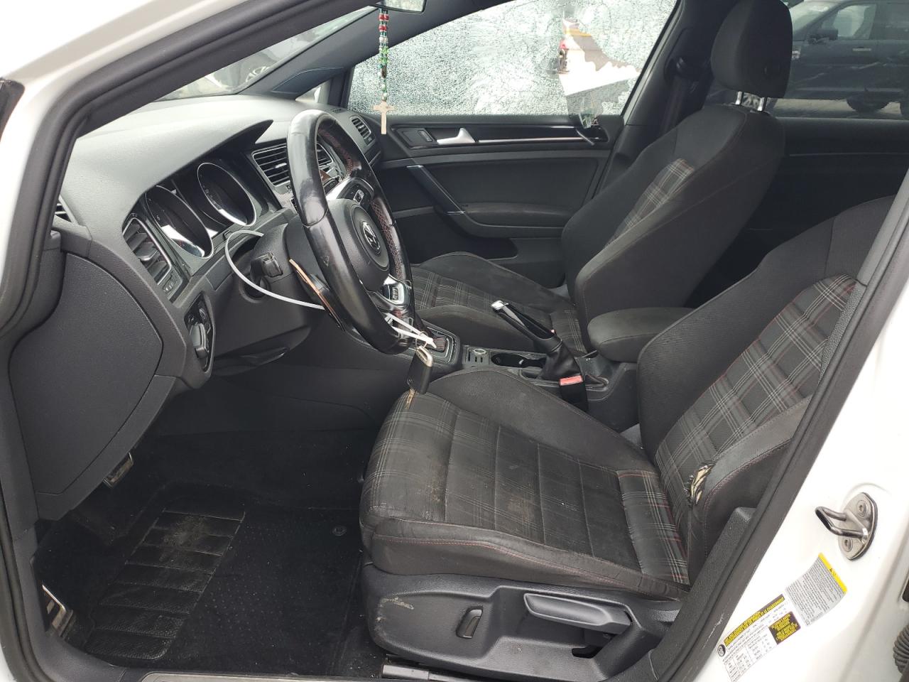 2015 Volkswagen GTI - Image 7