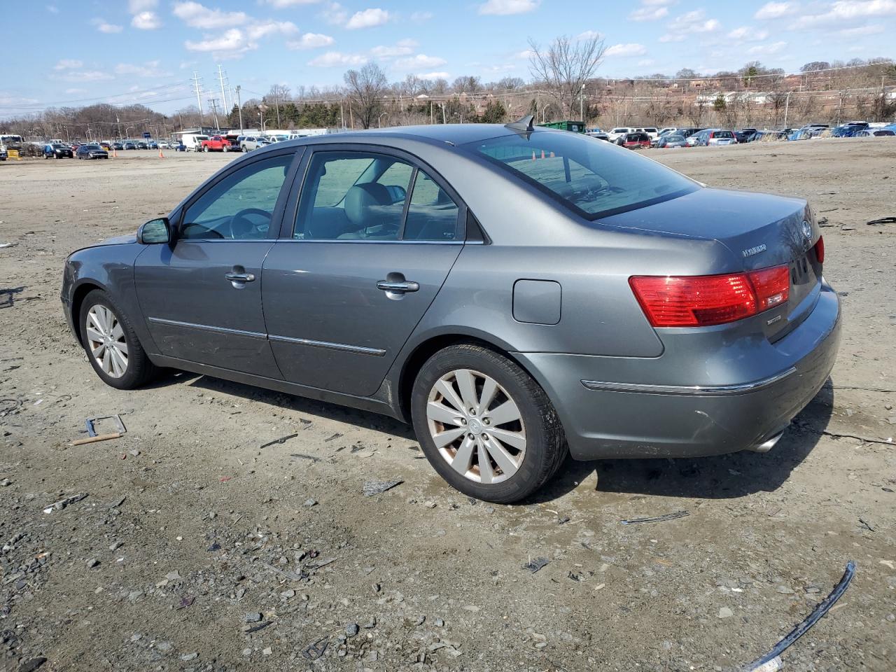 2009 Hyundai Sonata - Image 2
