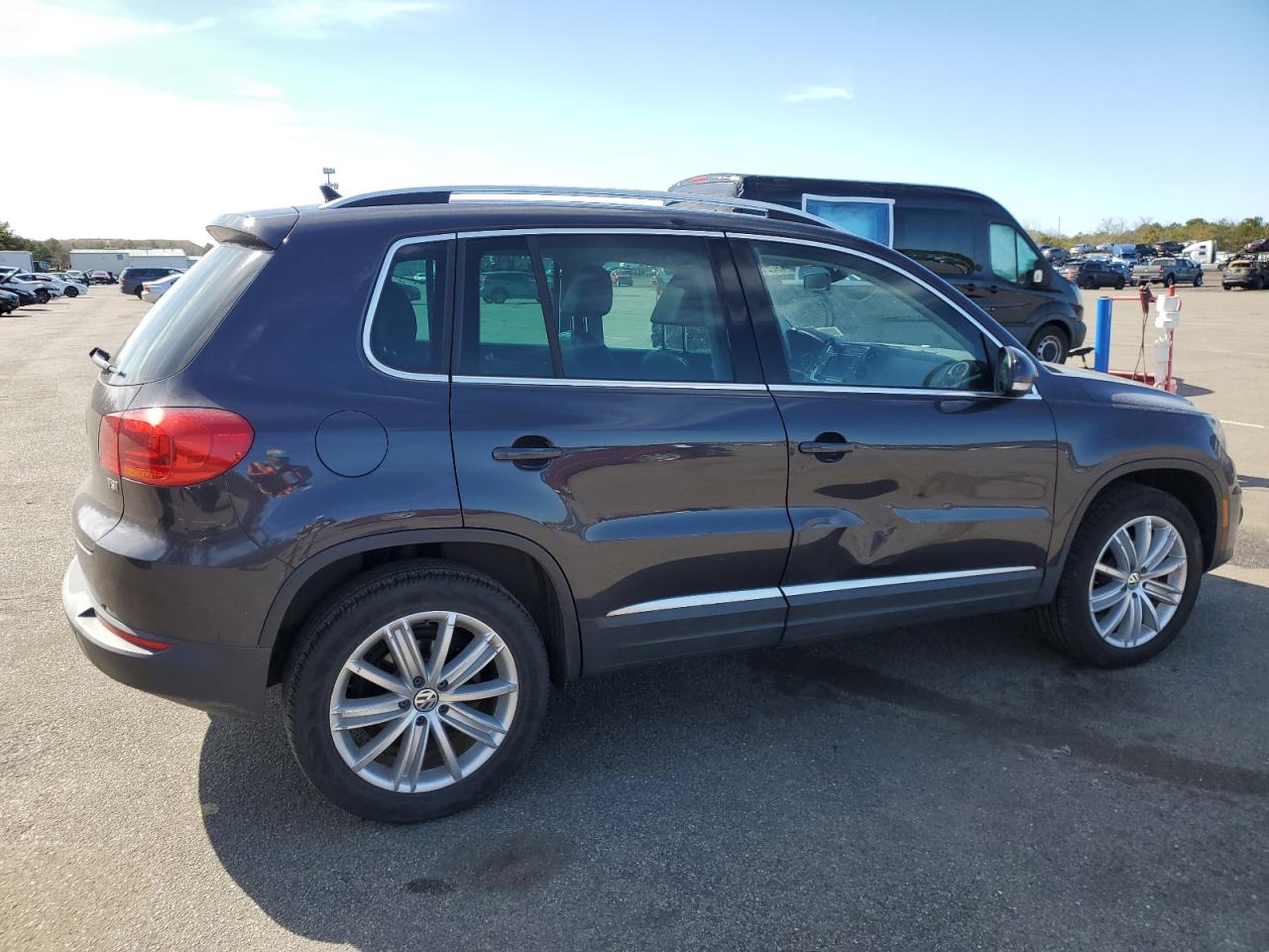 2016 Volkswagen Tiguan - Image 3