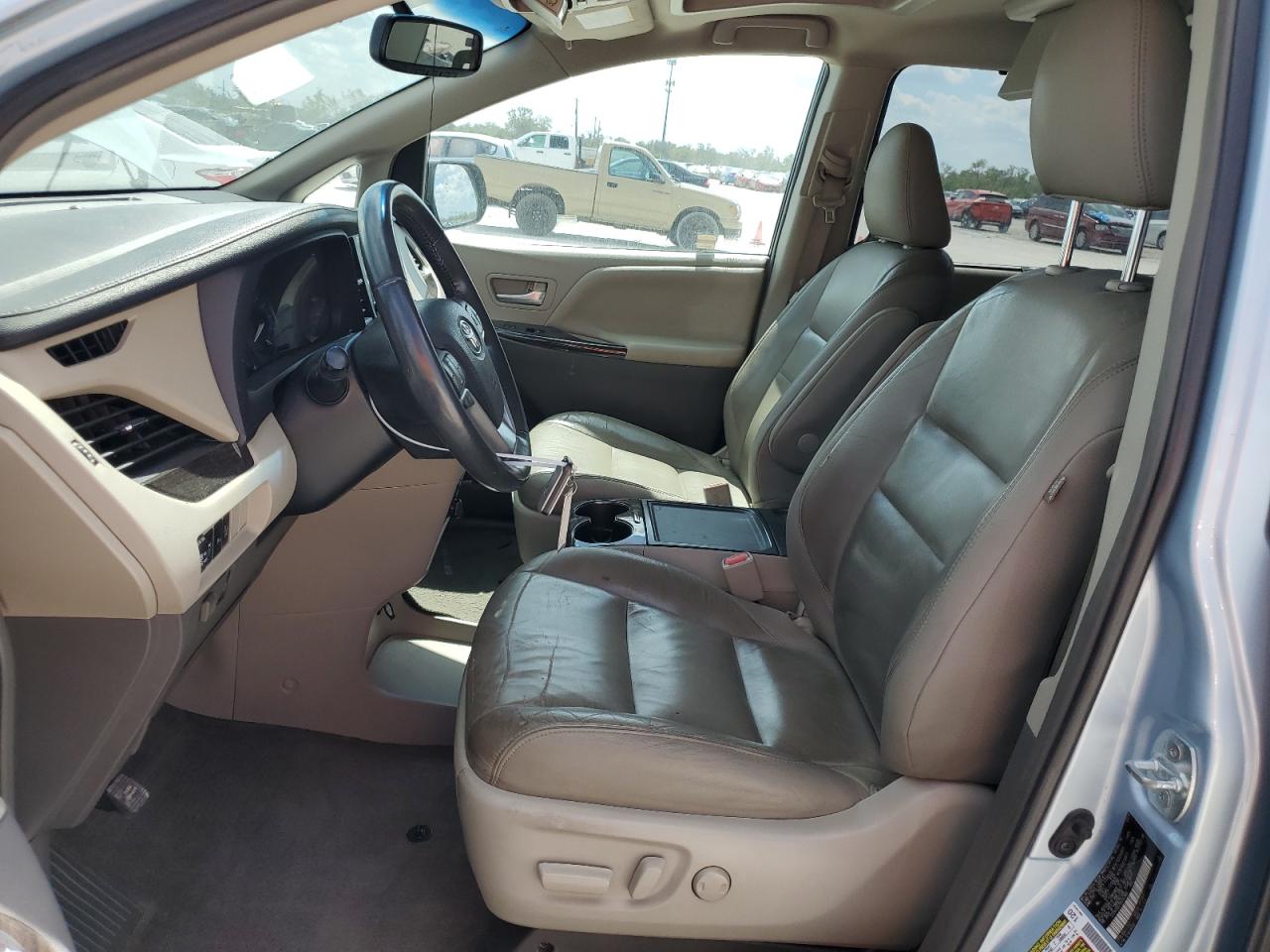 2016 Toyota Sienna - Image 7
