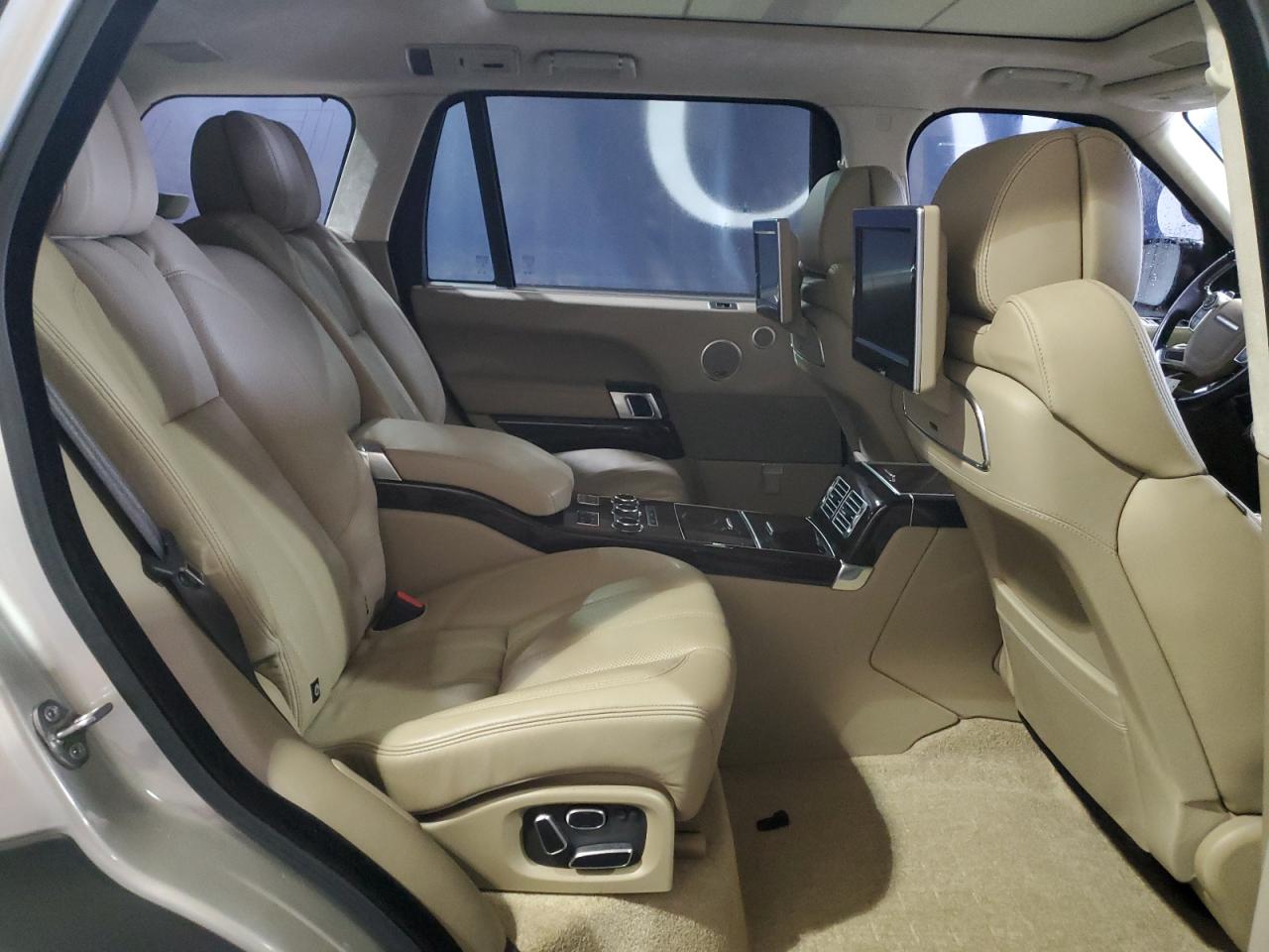 2015 Land Rover Range Rover - Image 11