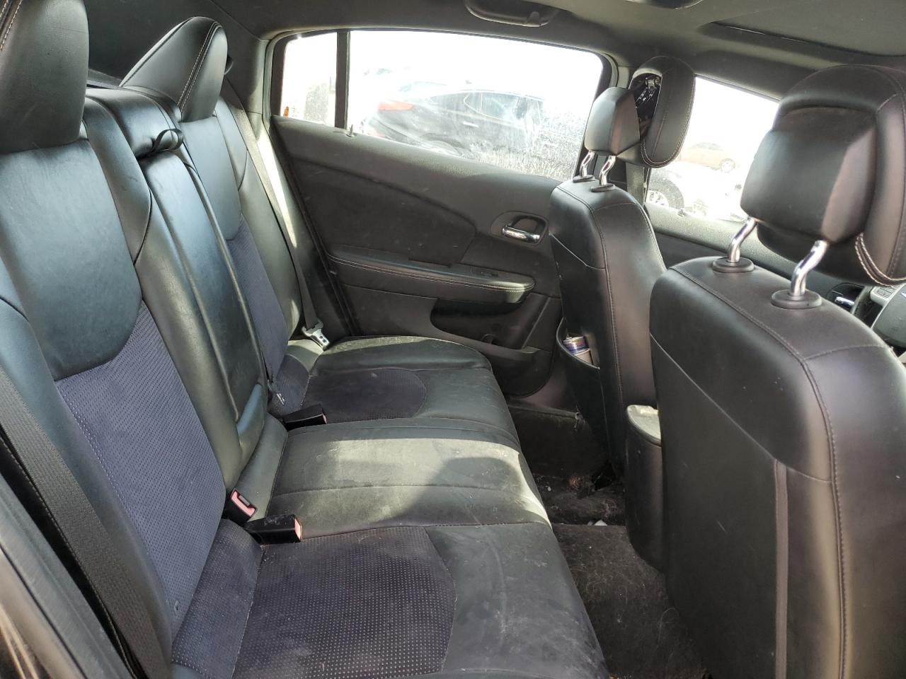 2013 Chrysler 200 - Image 10