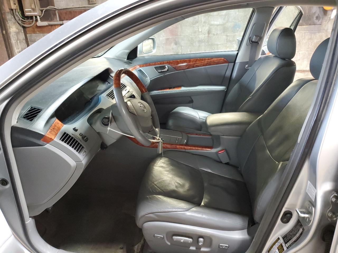 2007 Toyota Avalon - Image 7