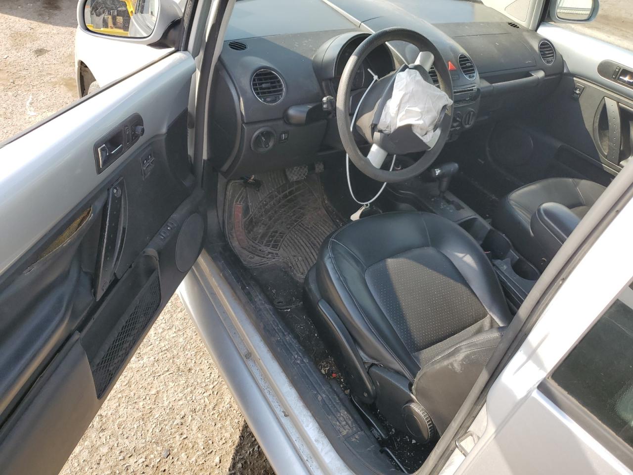 2007 Volkswagen Beetle - Image 8