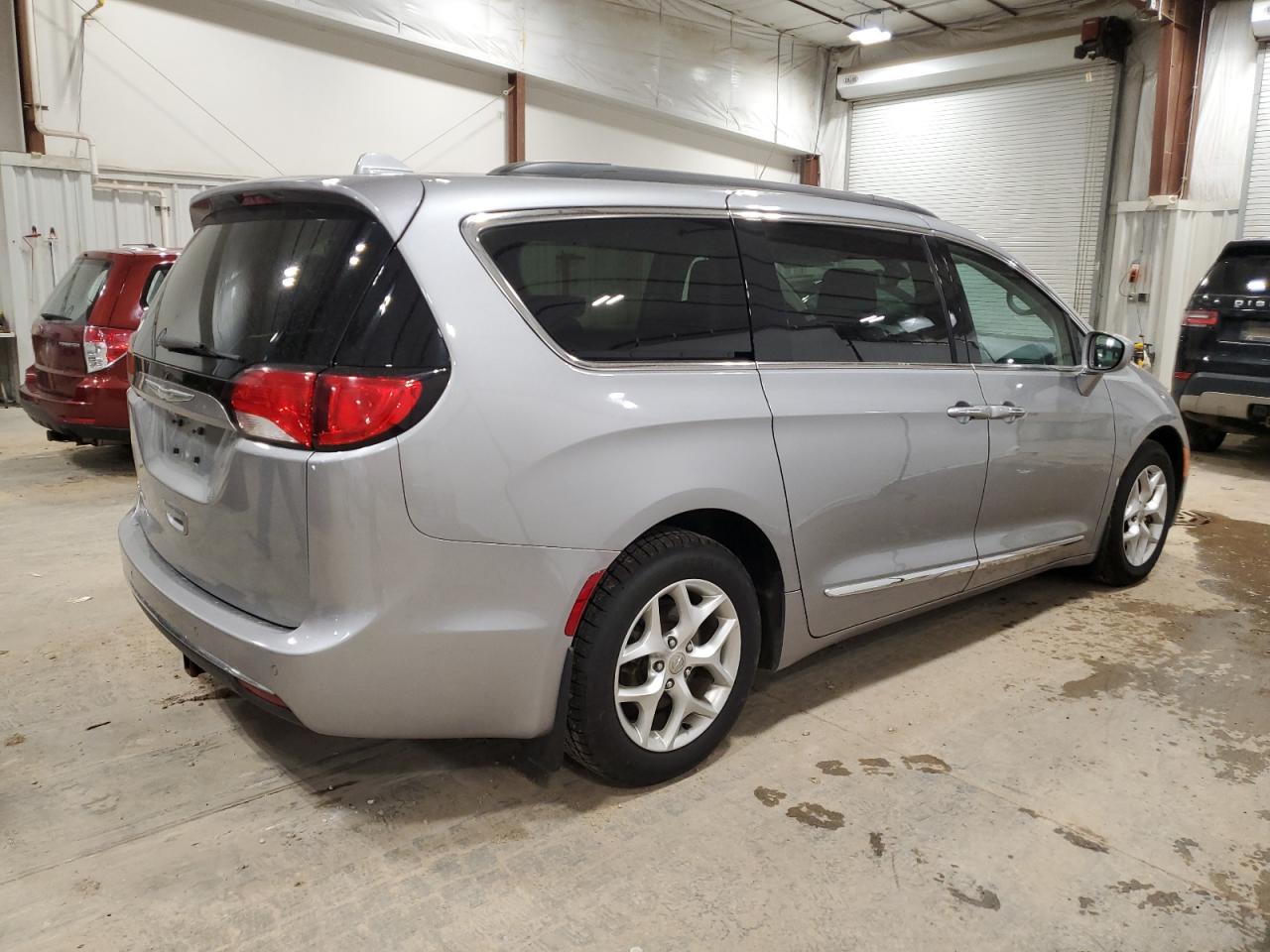 2017 Chrysler Pacifica - Image 3