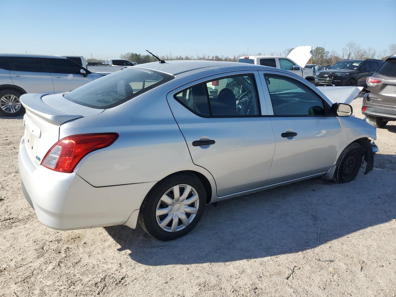 2015 Nissan Versa - Image 3