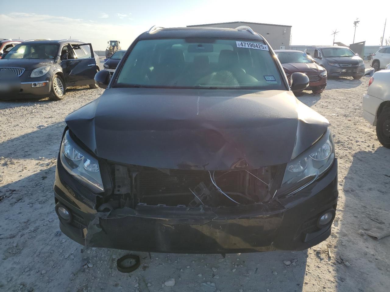2015 Volkswagen Tiguan - Image 5