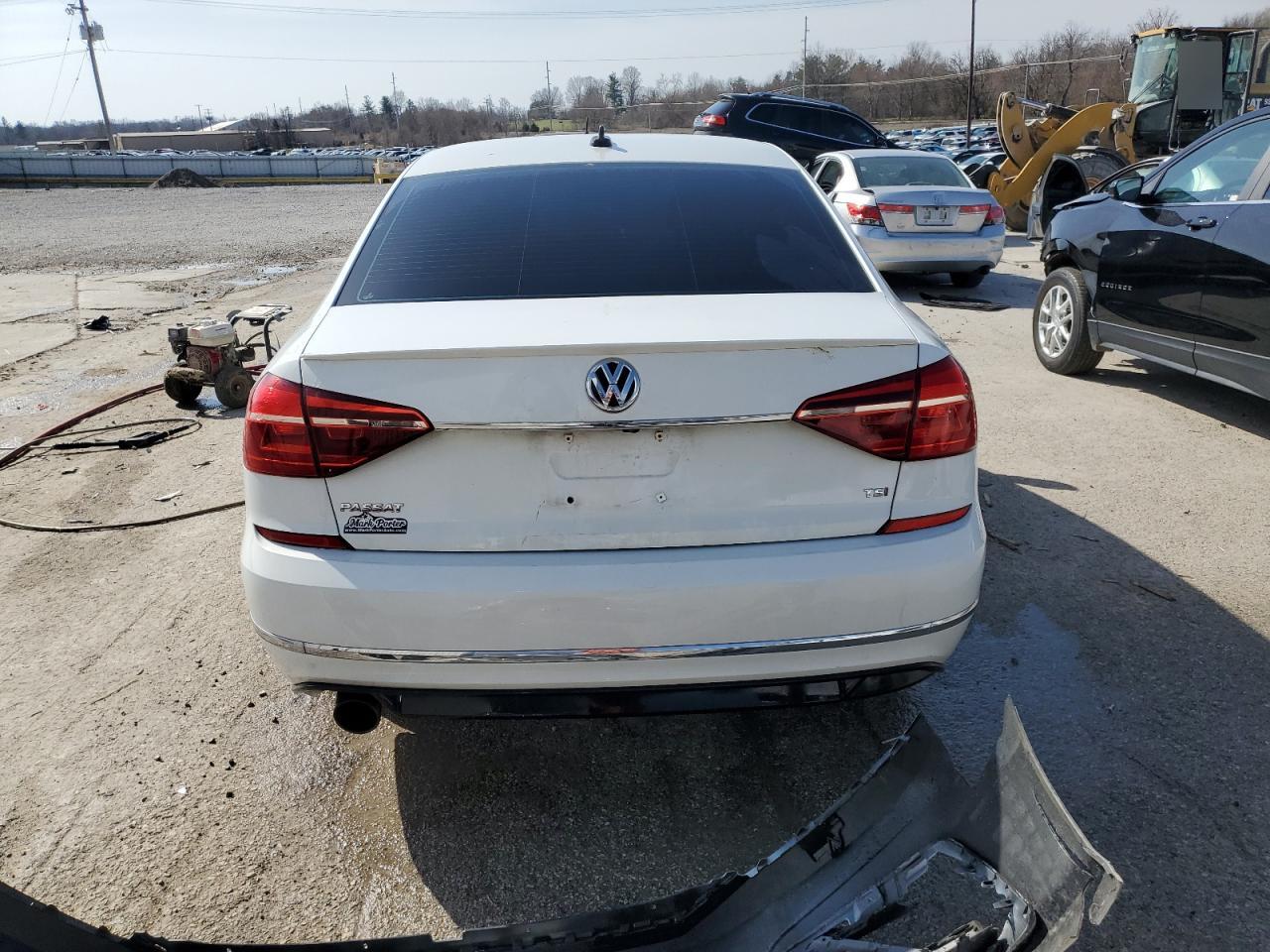 2017 Volkswagen Passat - Image 6