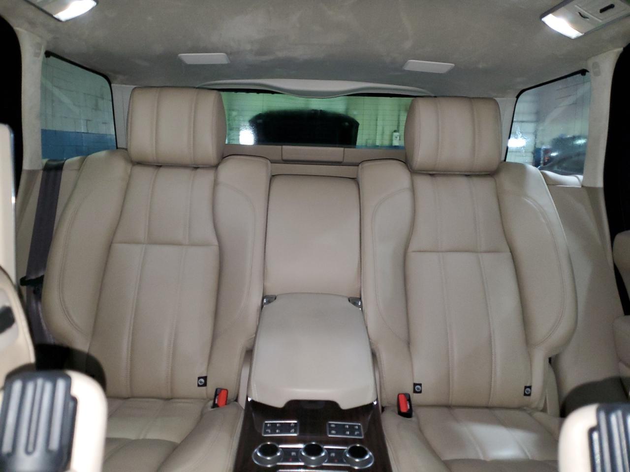 2015 Land Rover Range Rover - Image 10
