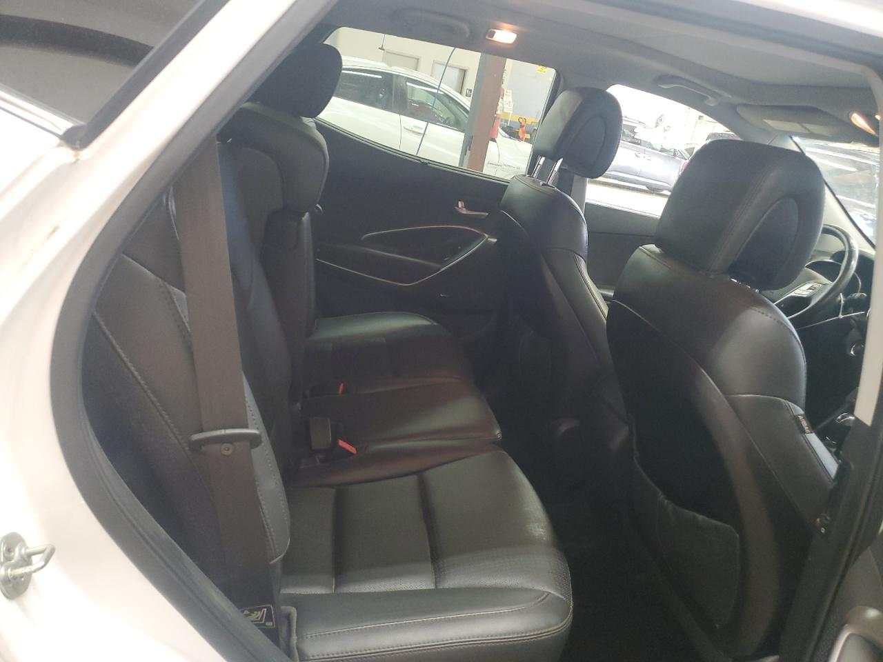 2015 Hyundai Santa Fe - Image 12