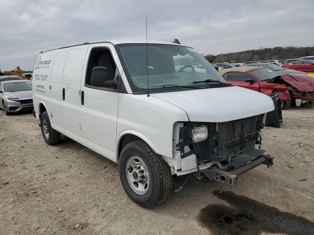 2017 GMC Savana - Image 4