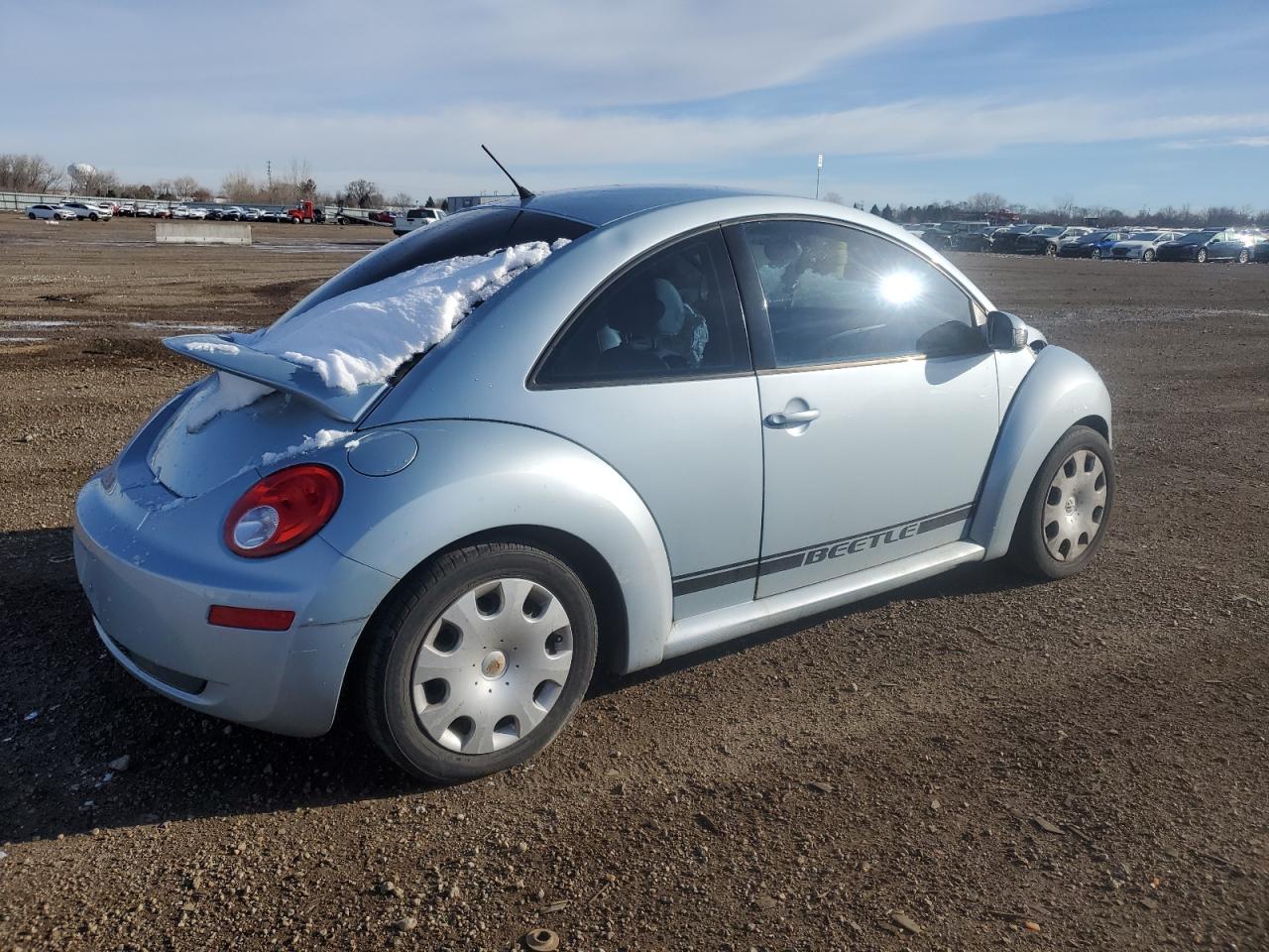 2010 Volkswagen Beetle - Image 3