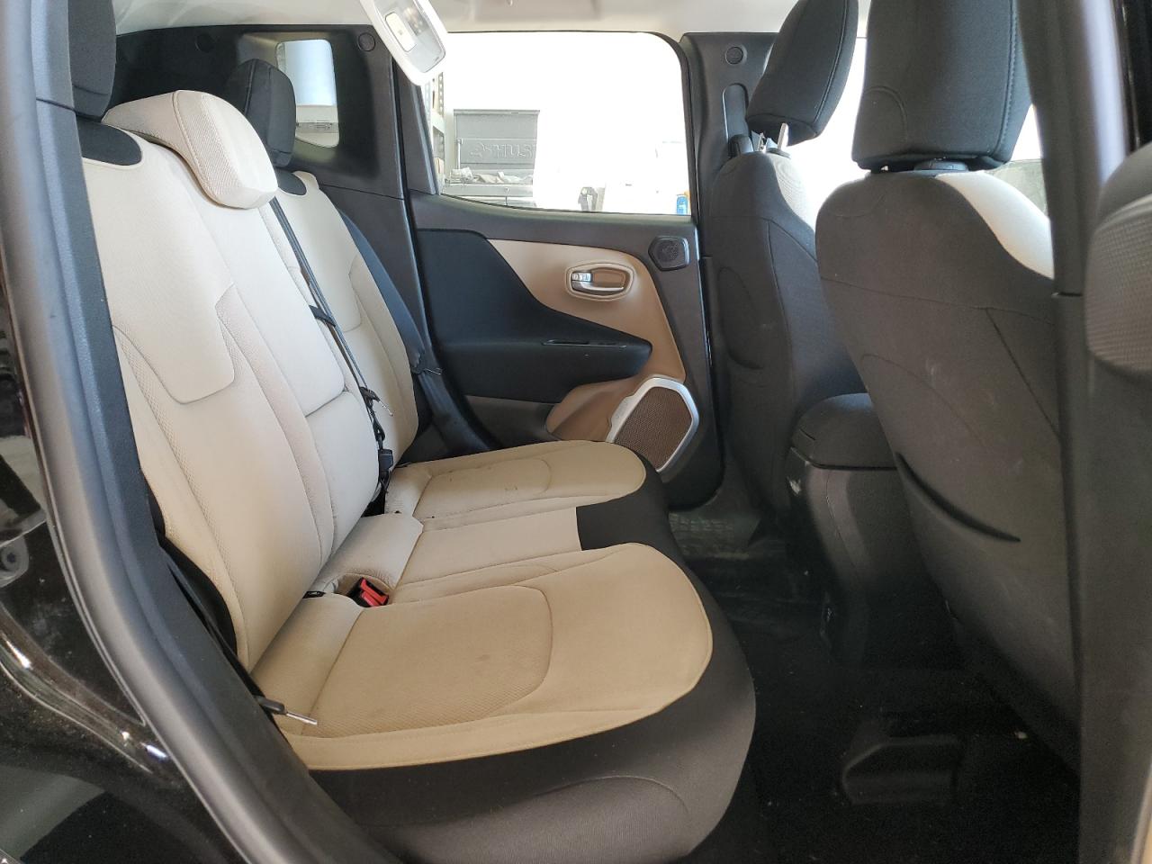 2015 Jeep Renegade - Image 11