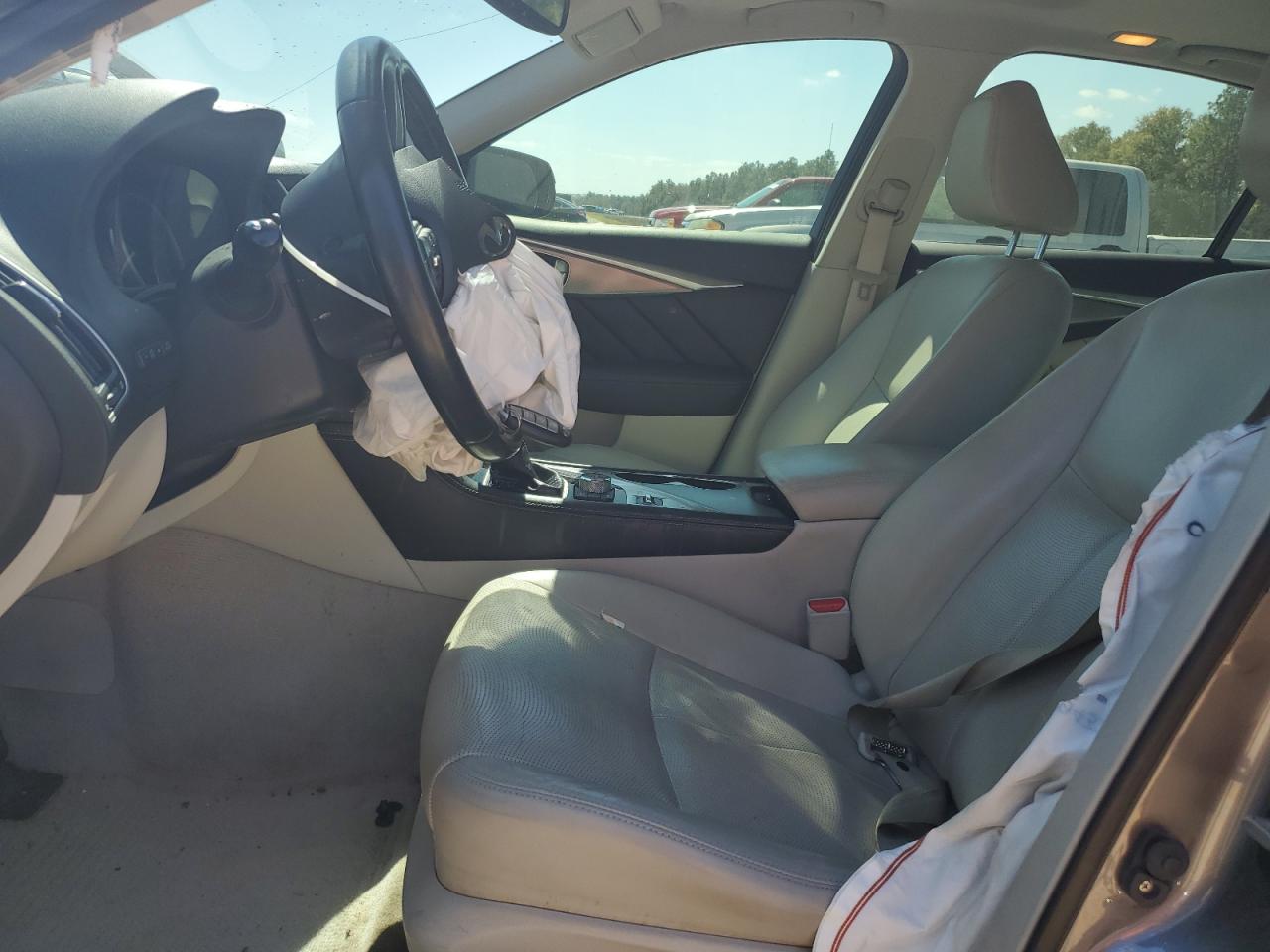 2015 Infiniti Q50 - Image 7