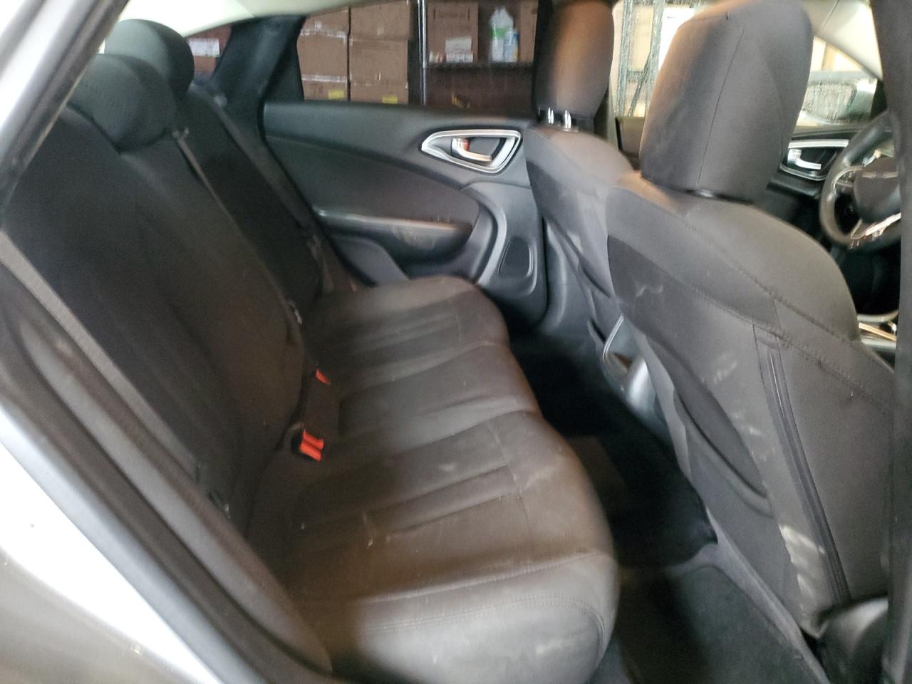 2016 Chrysler 200 - Image 10