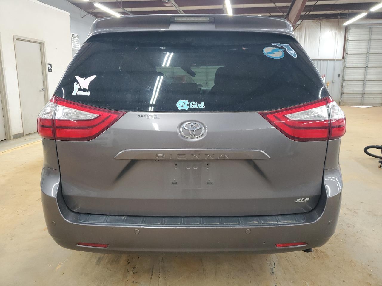 2015 Toyota Sienna - Image 6