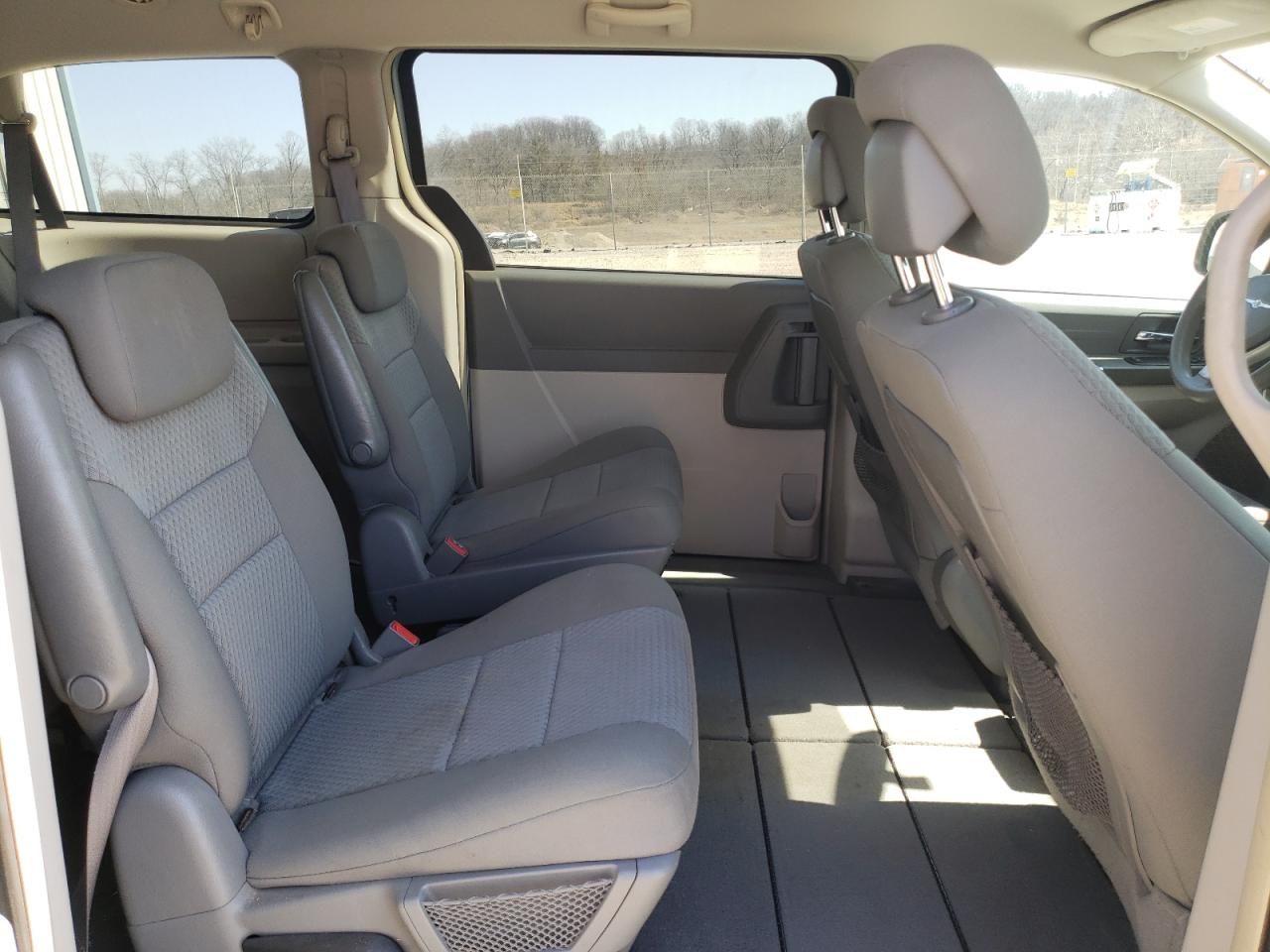 2010 Chrysler Town & Country - Image 11