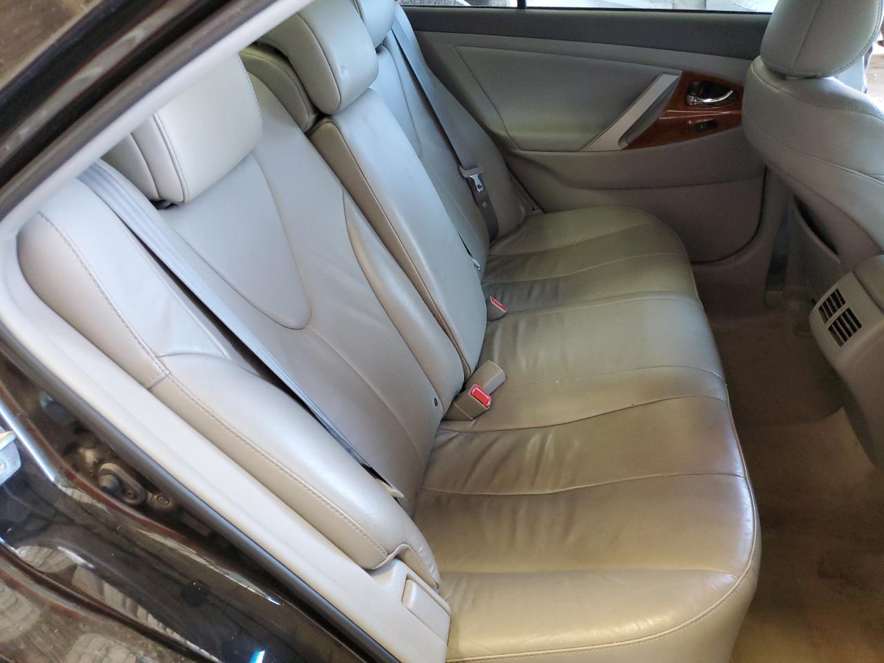 2011 Toyota Camry - Image 11