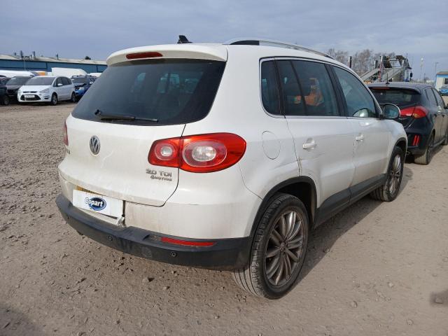 2011 VOLKSWAGEN TIGUAN MAT