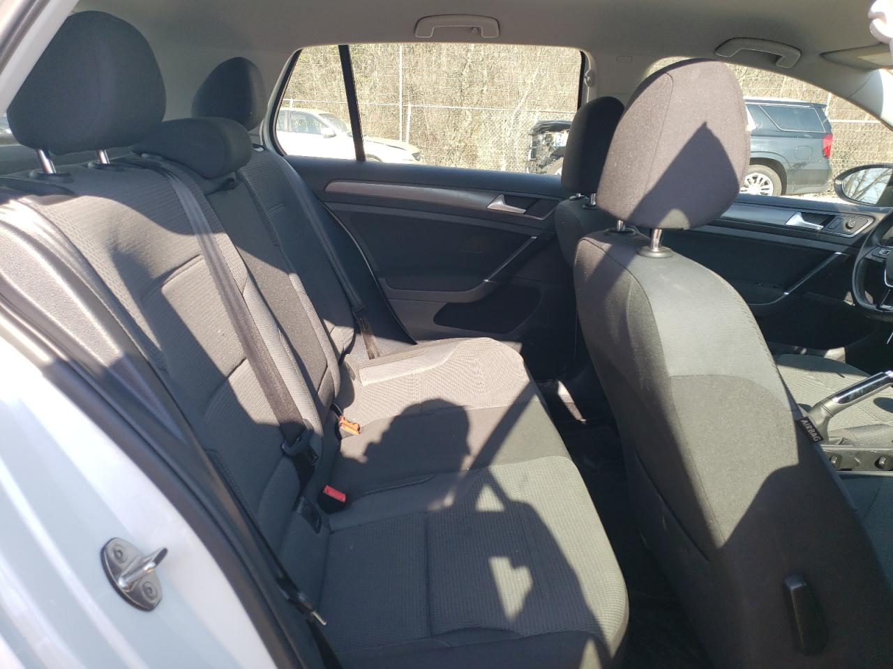 2018 Volkswagen Golf - Image 10