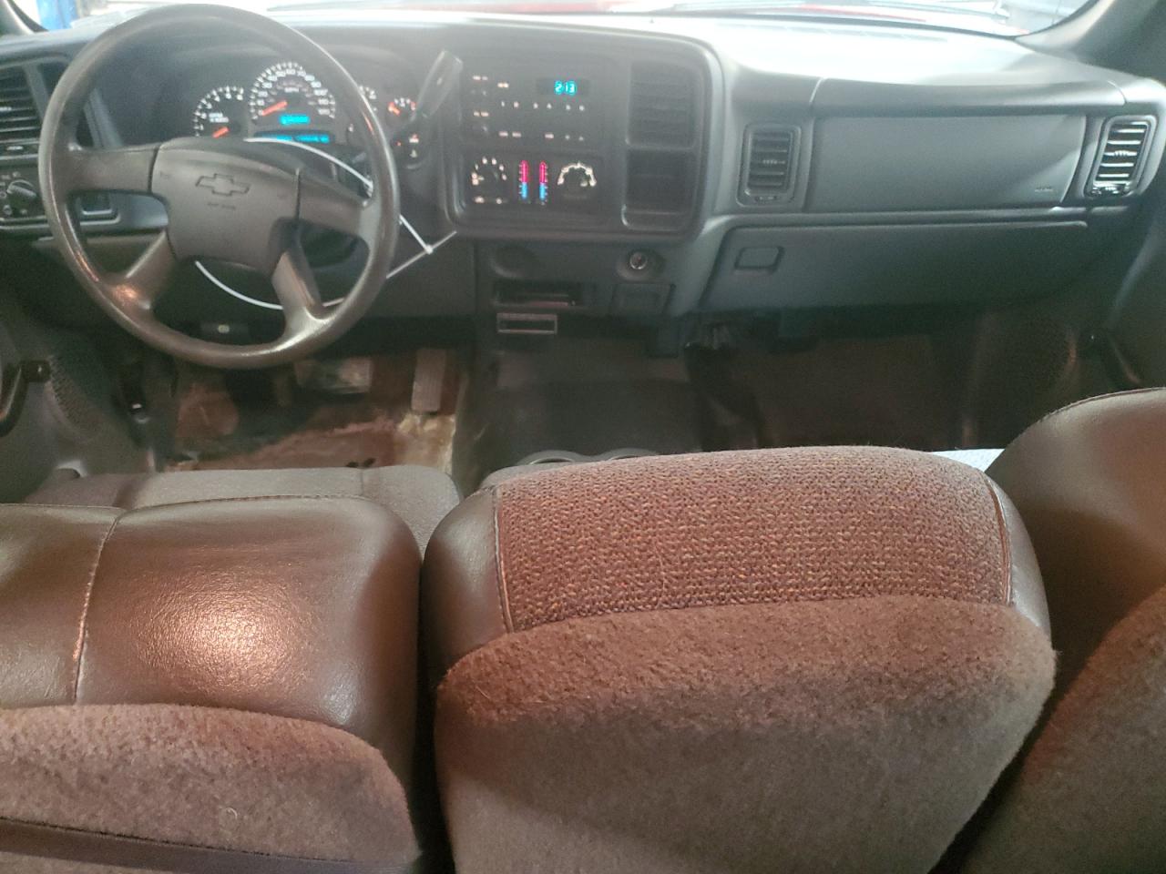 2005 Chevrolet Silverado - Image 8