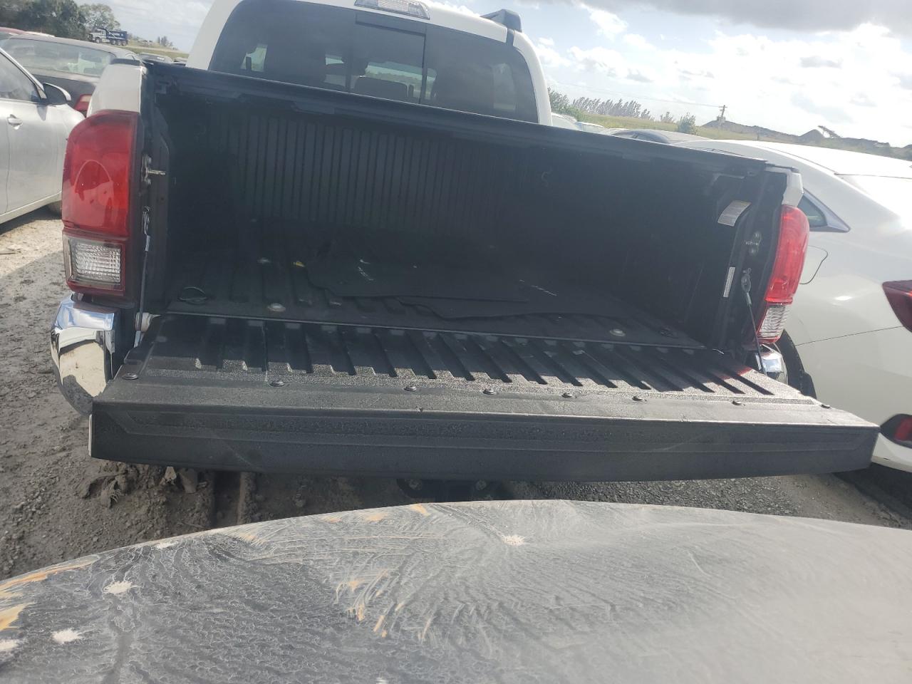 2019 Toyota Tacoma - Image 12