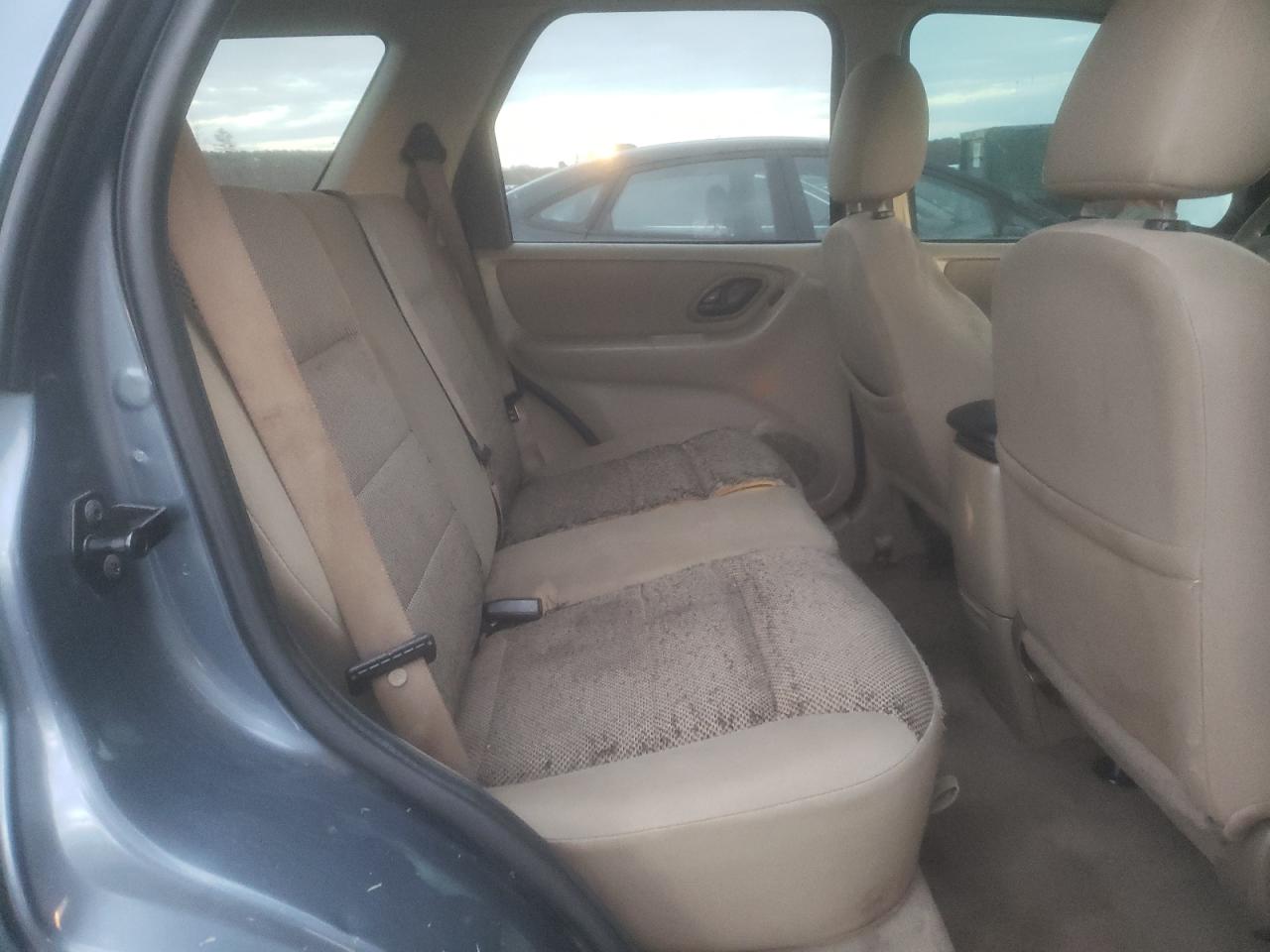 2005 Ford Escape - Image 11