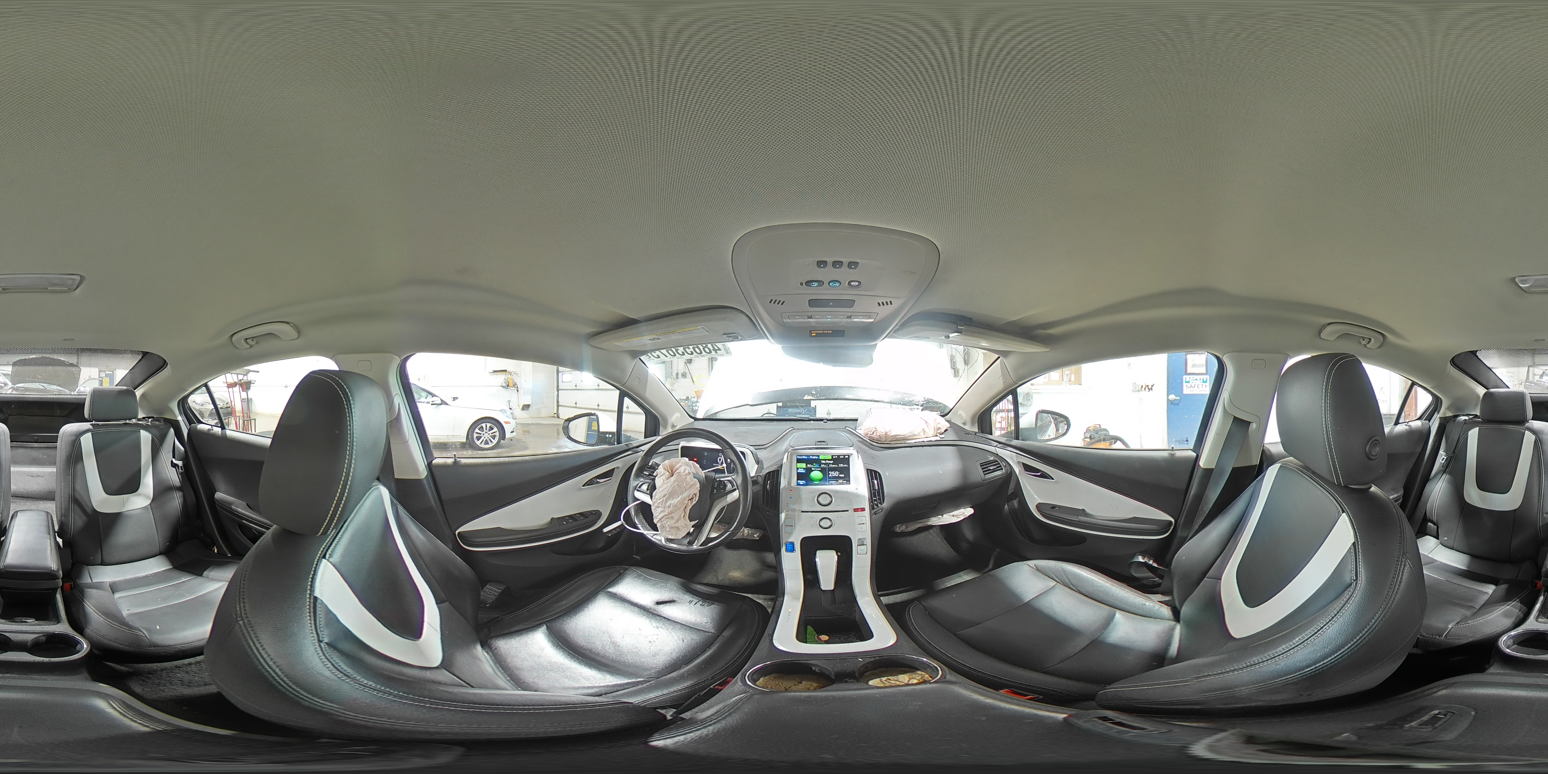 2013 Chevrolet Volt - Image 12