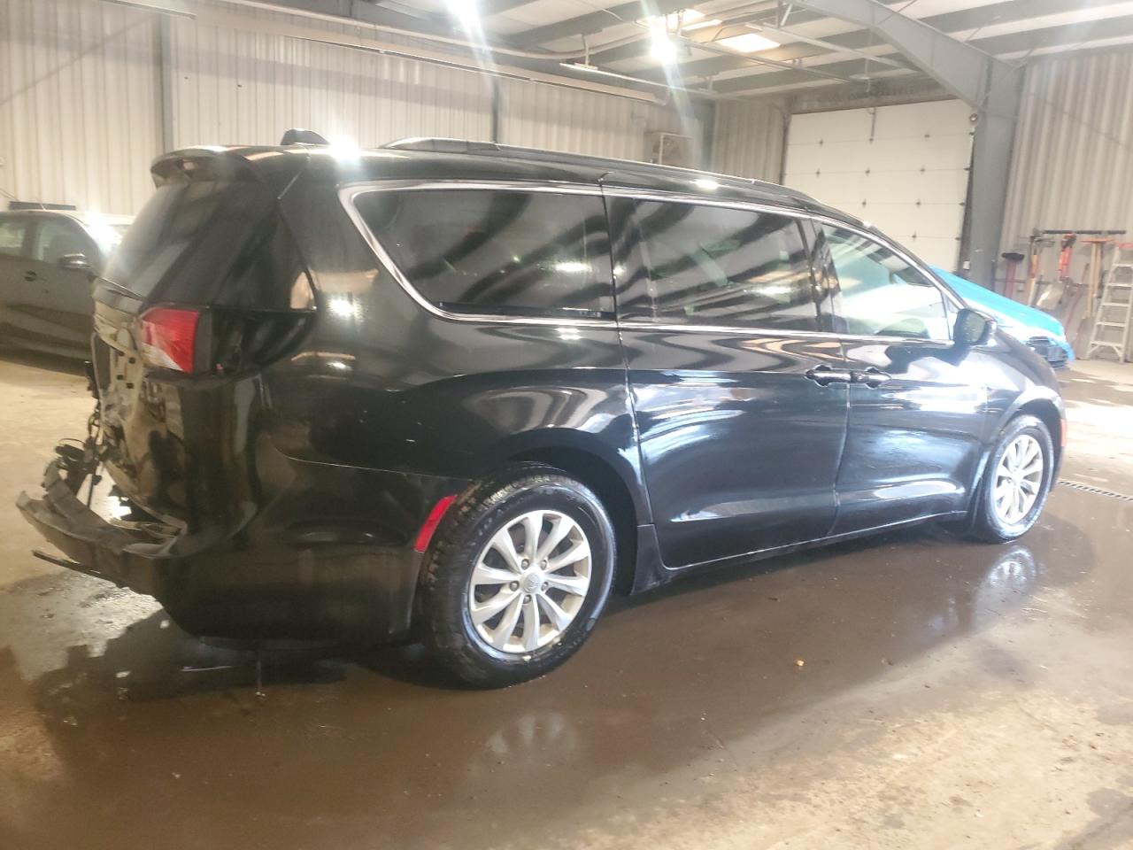 2019 Chrysler Pacifica - Image 3