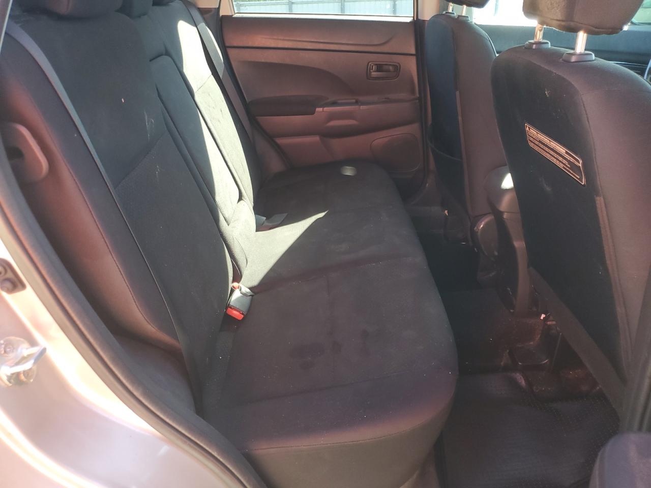 2013 Mitsubishi Outlander - Image 11