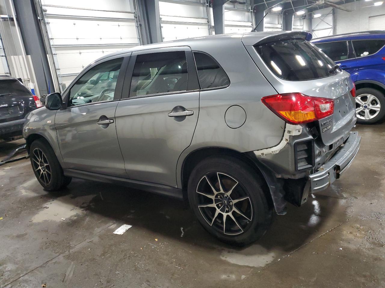 2015 Mitsubishi Outlander - Image 2