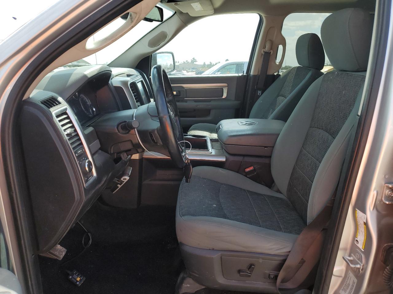 2015 RAM 1500 - Image 7