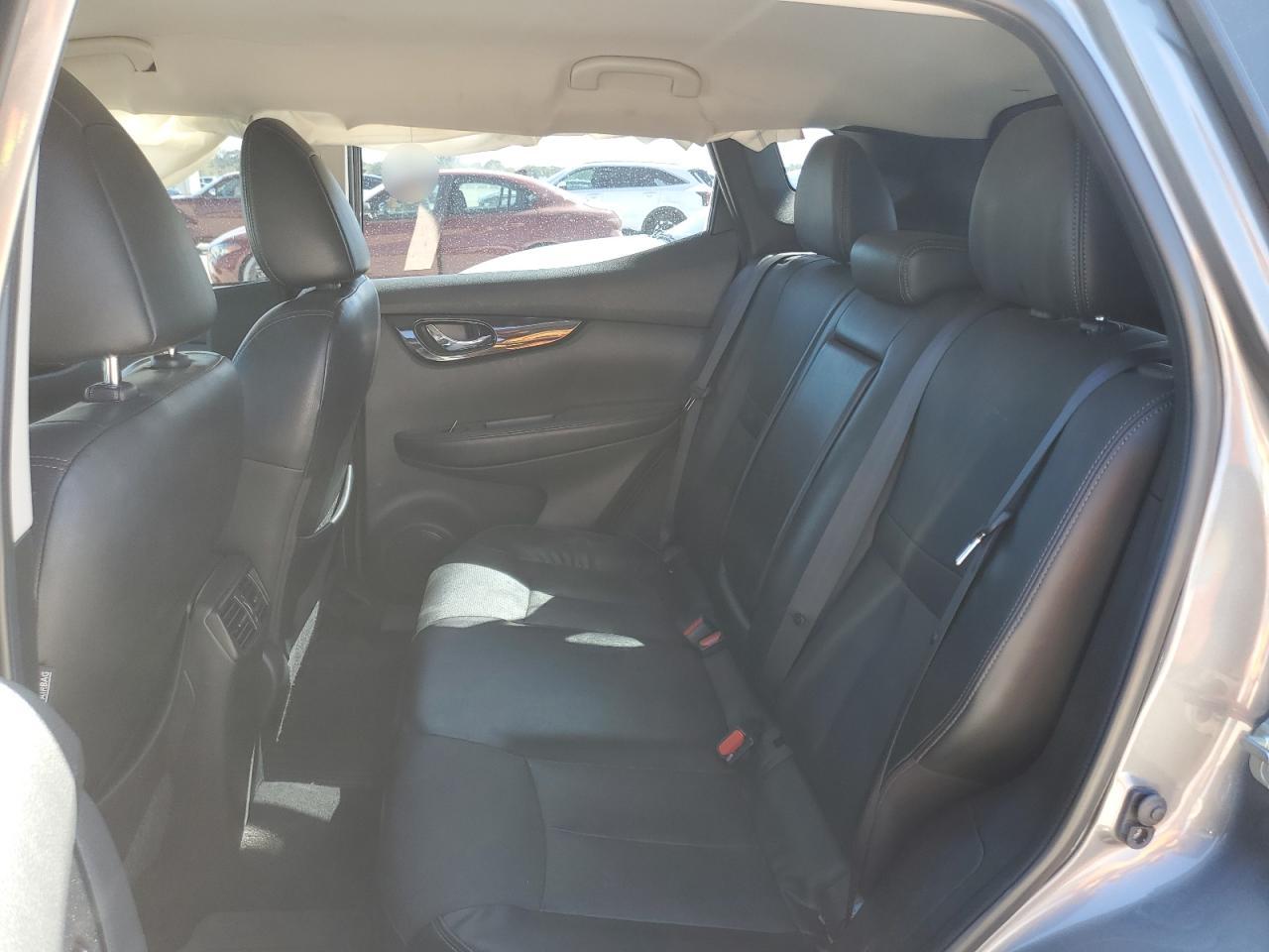JN1BJ1CR2JW286697 NISSAN ROGUE 2018