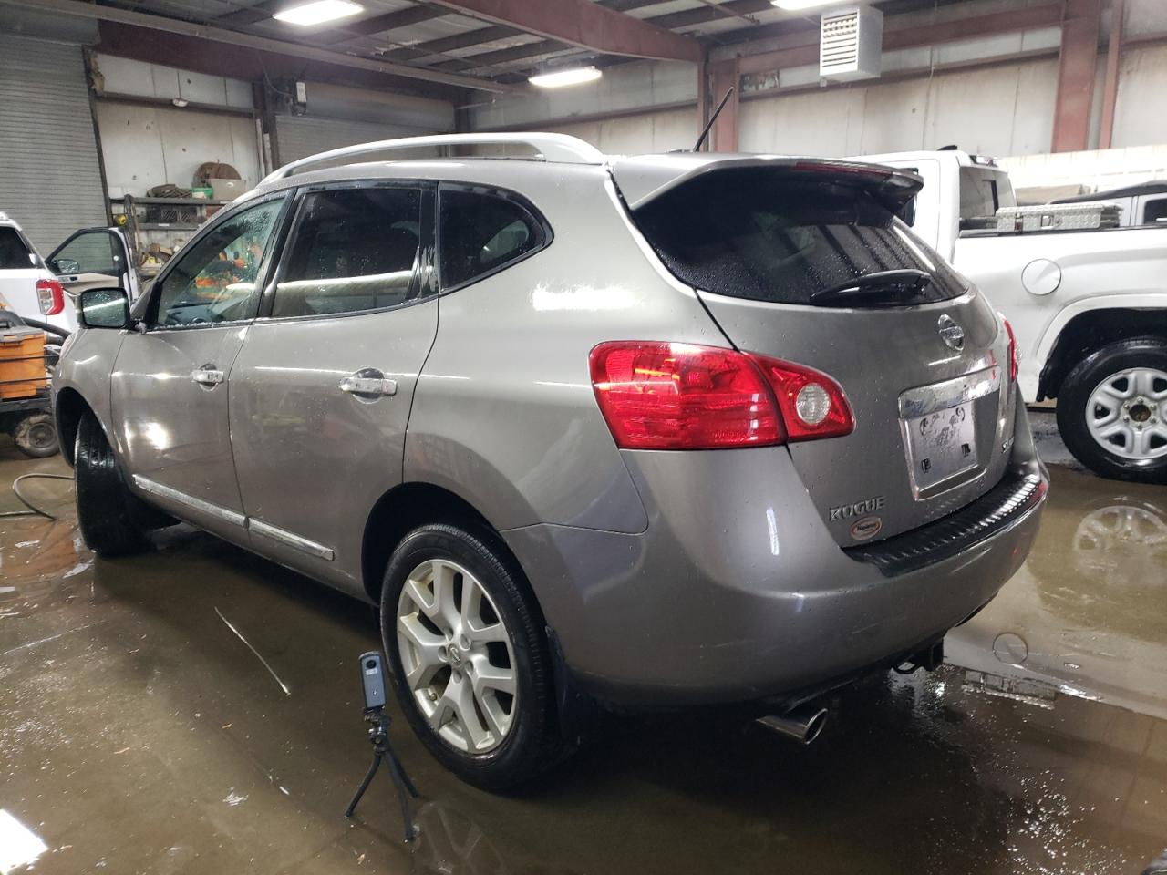 2012 Nissan Rogue - Image 2