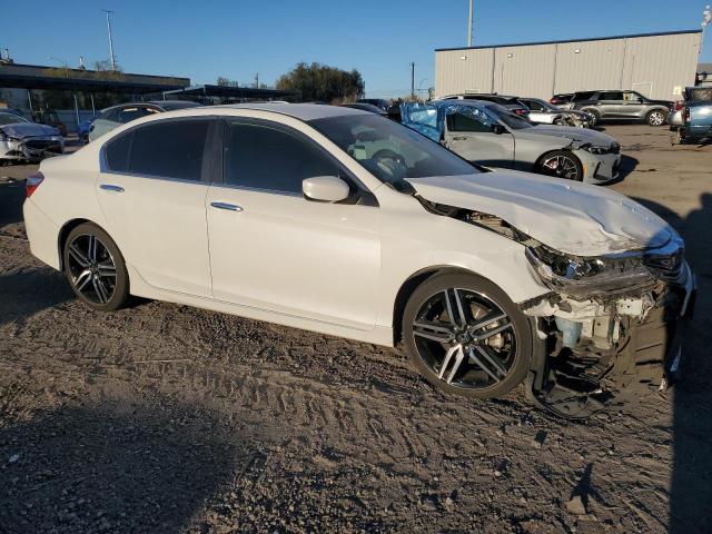 Sedans HONDA ACCORD 2017 Biały