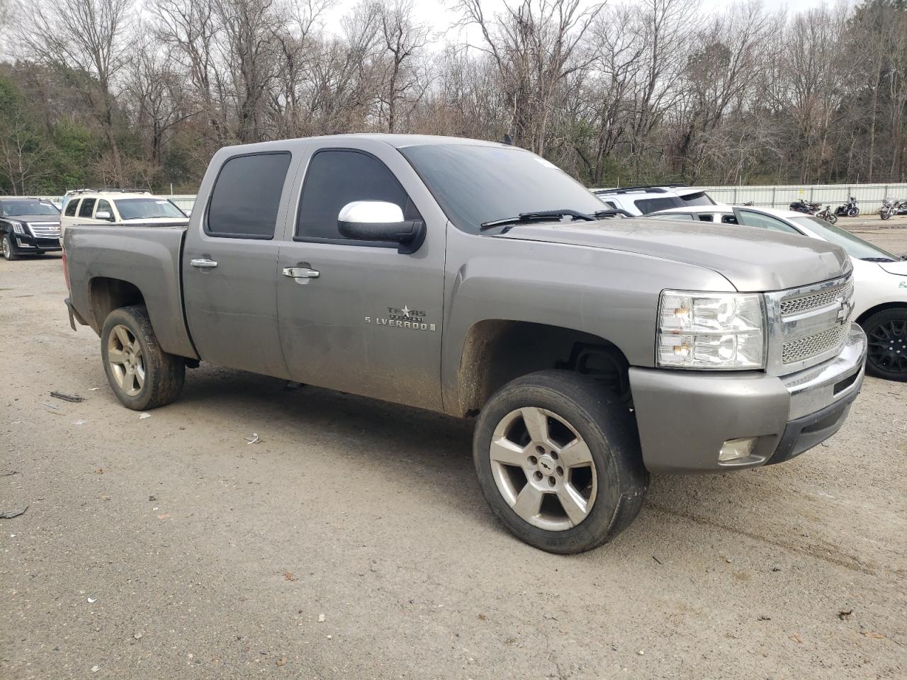 2009 Chevrolet Silverado - Image 4