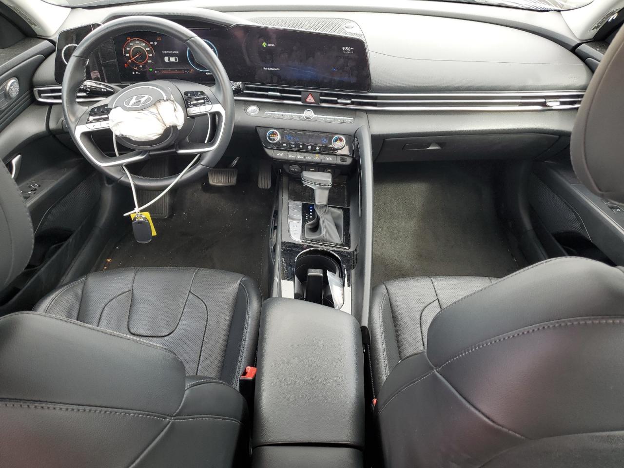2022 Hyundai Elantra - Image 8