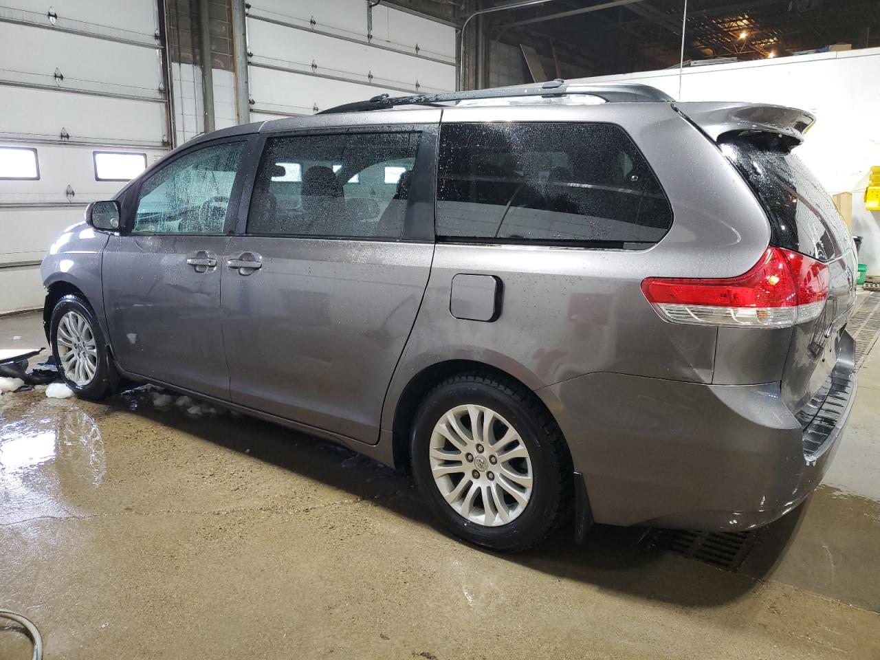 2014 Toyota Sienna - Image 2