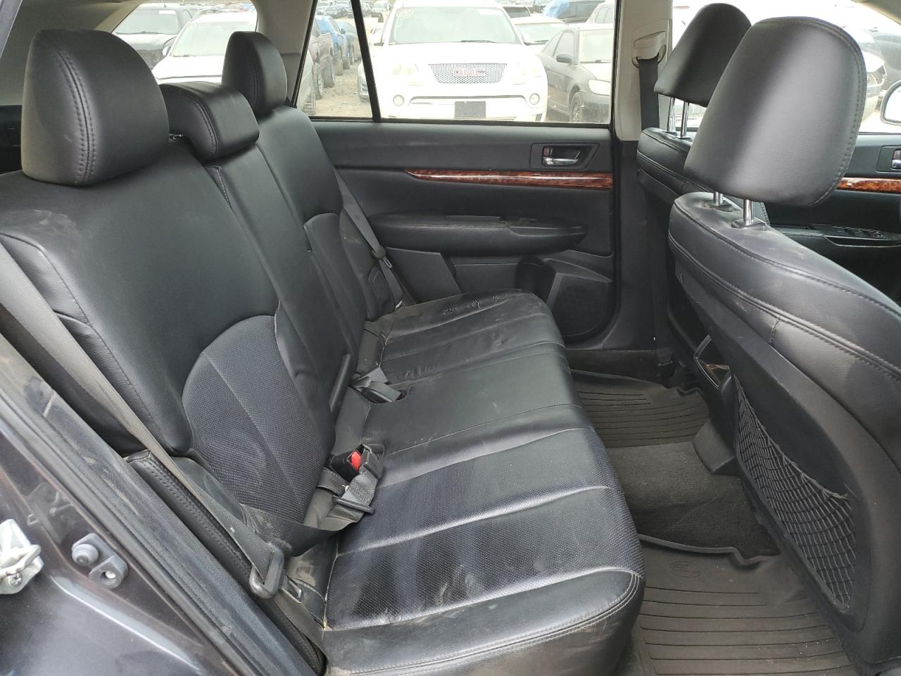 2012 Subaru Outback - Image 10