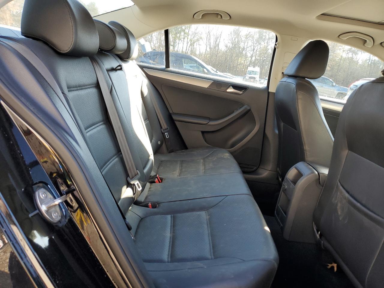 2017 Volkswagen Jetta - Image 10