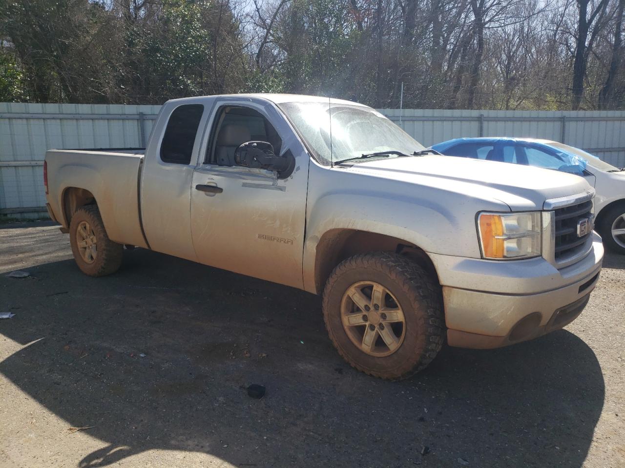 2010 GMC Sierra - Image 4
