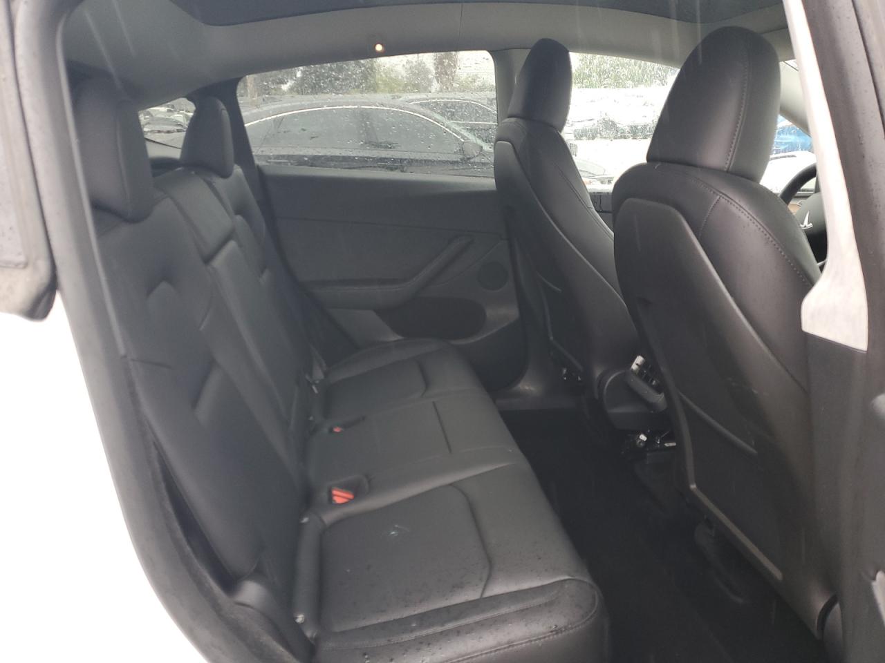 2024 Tesla Model Y VIN: 7SAYGDEE1RF124192 Lot: 48789325