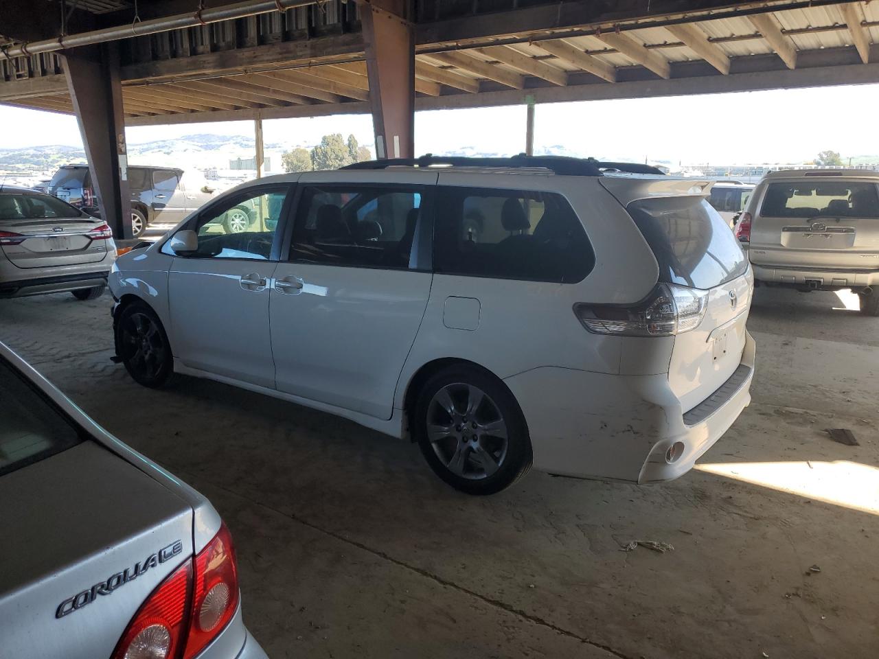 2012 Toyota Sienna - Image 2