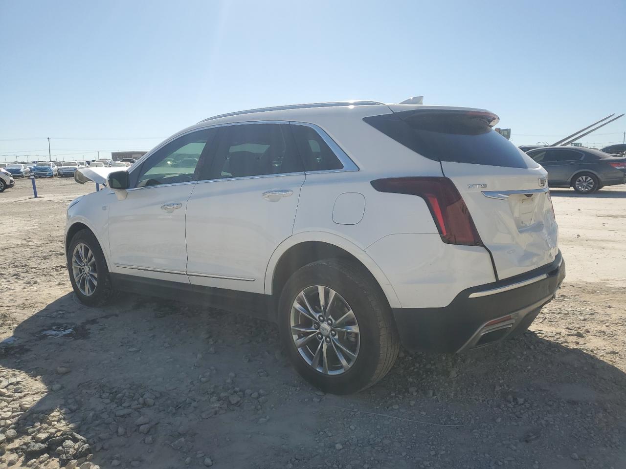 2021 Cadillac XT5 - Image 2