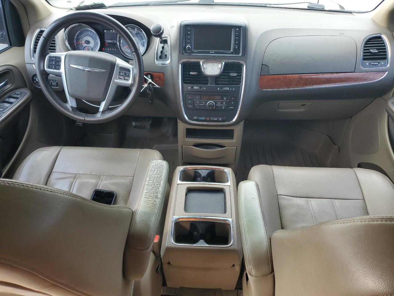 2013 Chrysler Town & Country - Image 8