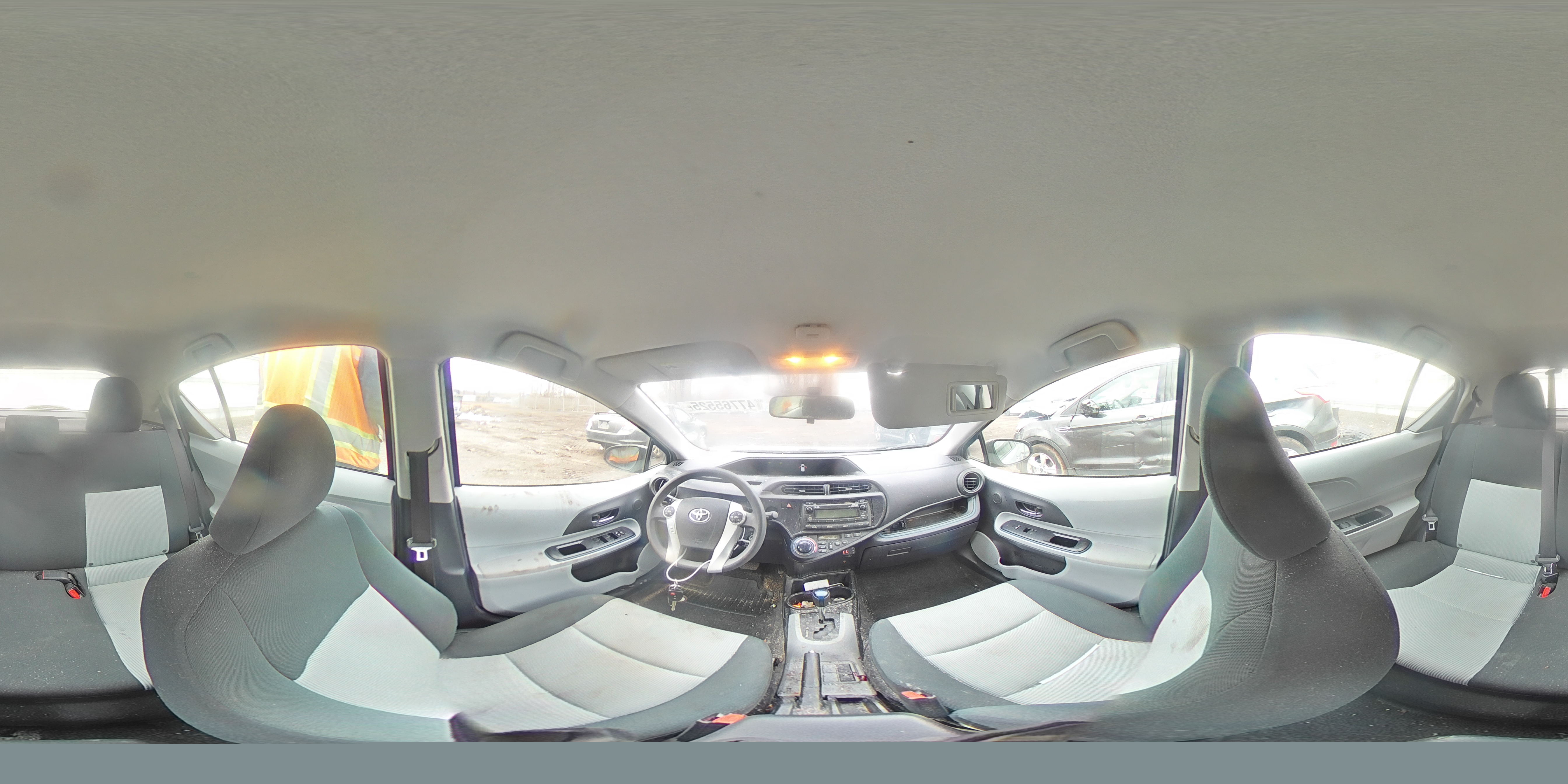 2013 Toyota Prius - Image 12