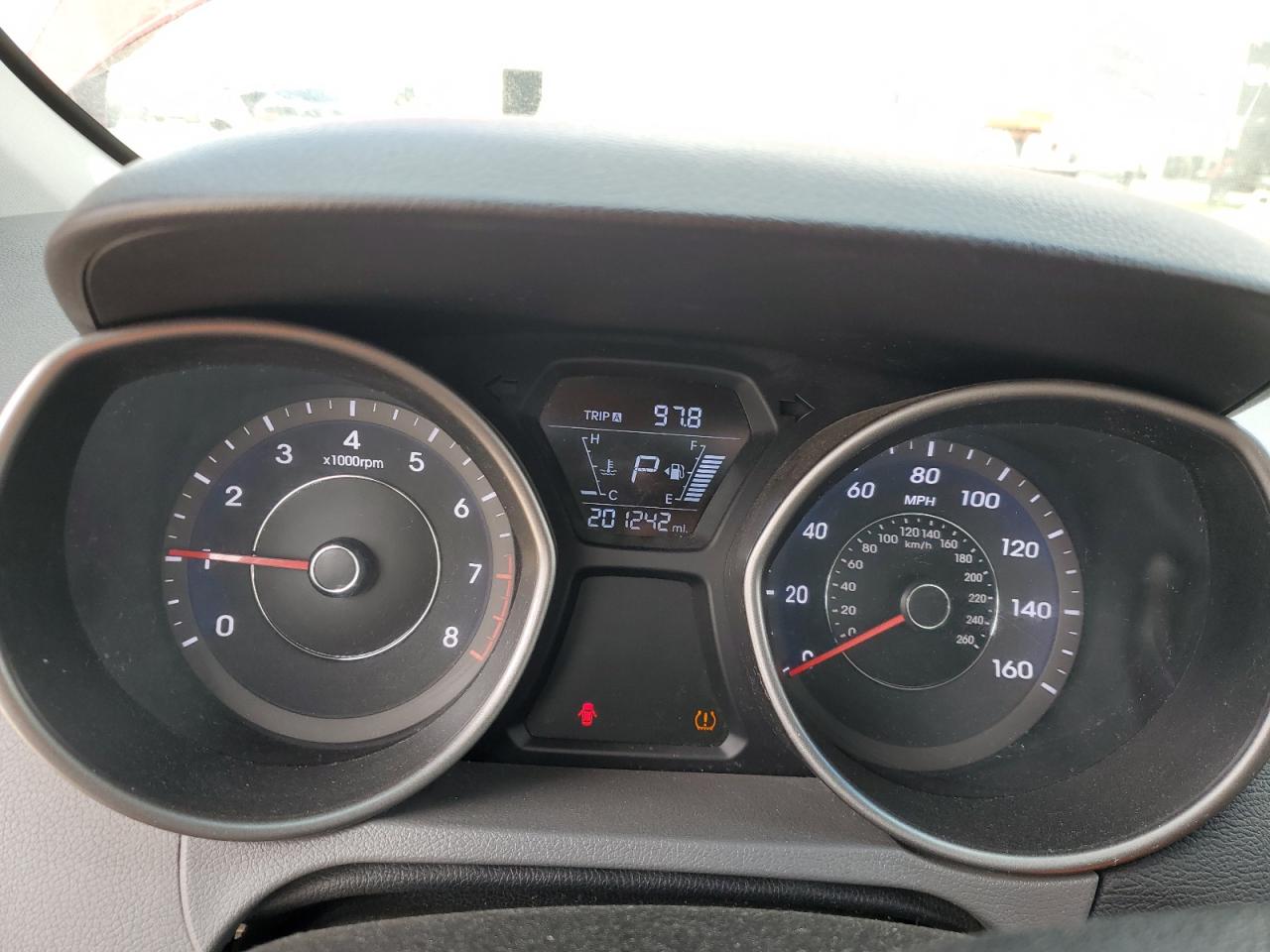 2016 Hyundai Elantra - Image 9